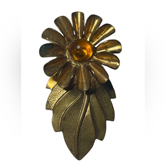 Vintage Pair of Molded Glass Brass Shoe Clips - Picture 4 of 4